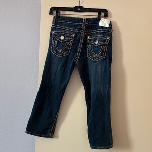 L.A. Idol Dark Blue Cropped Jeans right below the knee